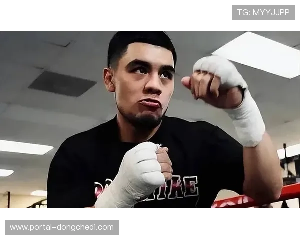 埃斯皮诺萨控制全场节奏，赫盖左眼伤口成比赛转折关键点